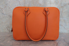 Load image into Gallery viewer, HERMES PLUME 28 Epsom leather Orange □J Engraving Hand bag 800060142