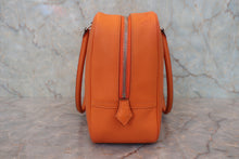 Load image into Gallery viewer, HERMES PLUME 28 Epsom leather Orange □J Engraving Hand bag 800060142