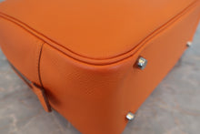 Load image into Gallery viewer, HERMES PLUME 28 Epsom leather Orange □J Engraving Hand bag 800060142
