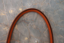 Load image into Gallery viewer, HERMES PLUME 28 Epsom leather Orange □J Engraving Hand bag 800060142