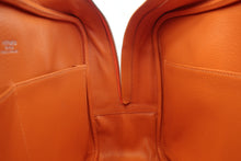Load image into Gallery viewer, HERMES PLUME 28 Epsom leather Orange □J Engraving Hand bag 800060142