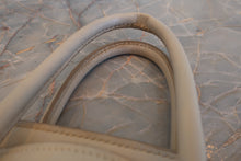 Load image into Gallery viewer, HERMES BIRKIN 25 Swift leather Beige □N Engraving Hand bag 700020076