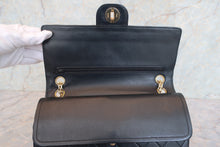 Load image into Gallery viewer, CHANEL Matelasse double flap chain shoulder bag Lambskin Black/Gold hadware Shoulder bag 700090047