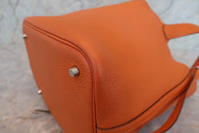 画像をギャラリービューアに読み込む, HERMES/エルメス ピコタンMM トリヨンクレマンス オレンジ □I刻印 ハンドバッグ 700110147