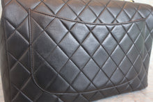 Load image into Gallery viewer, CHANEL Medium Matelasse single flap chain shoulder bag Lambskin Black/Gold hadware Shoulder bag 700050093
