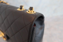 Load image into Gallery viewer, CHANEL Medium Matelasse single flap chain shoulder bag Lambskin Black/Gold hadware Shoulder bag 700050093