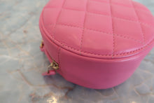 Load image into Gallery viewer, CHANEL Matelasse round chain shoulder bag Lambskin Pink/Gold hadware Shoulder bag 600100051