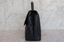 Load image into Gallery viewer, CHANEL Matelasse trapezoid hand bag Caviar skin Black/Silver hadware Hand bag 700090071