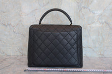 画像をギャラリービューアに読み込む, CHANEL/シャネル マトラッセ台形ハンドバッグ キャビアスキン ブラック/ゴールド金具 ハンドバッグ 800080046