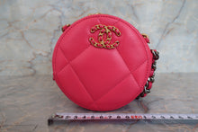 Load image into Gallery viewer, CHANEL CHANEL19 Round chain shoulder bag Lambskin Pink/Gold hadware/Silver hadware Shoulder bag 700050190