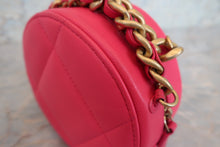 Load image into Gallery viewer, CHANEL CHANEL19 Round chain shoulder bag Lambskin Pink/Gold hadware/Silver hadware Shoulder bag 700050190