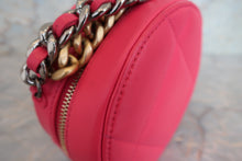 Load image into Gallery viewer, CHANEL CHANEL19 Round chain shoulder bag Lambskin Pink/Gold hadware/Silver hadware Shoulder bag 700050190