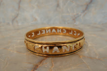 將圖片載入圖庫檢視器 CHANEL/シャネル ロゴバングル 金メッキ ゴールド バングル 500090029