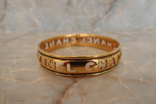 將圖片載入圖庫檢視器 CHANEL/シャネル ロゴバングル 金メッキ ゴールド バングル 500090029