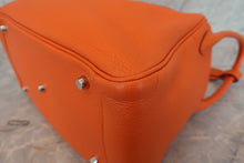 画像をギャラリービューアに読み込む, HERMES/エルメス リンディ30 トリヨンクレマンス オレンジ □M刻印 ショルダーバッグ 700030155