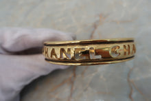 將圖片載入圖庫檢視器 CHANEL/シャネル ロゴバングル 金メッキ ゴールド バングル 500090029