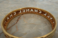 將圖片載入圖庫檢視器 CHANEL/シャネル ロゴバングル 金メッキ ゴールド バングル 500090029