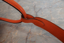 Load image into Gallery viewer, HERMES LINDY 30 Clemence leather Orange □M Engraving Shoulder bag 700030155
