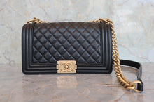画像をギャラリービューアに読み込む, CHANEL/シャネル ボーイシャネルチェーンショルダーバッグ キャビアスキン ブラック/ゴールド金具 ショルダーバッグ 800080086