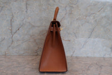 Load image into Gallery viewer, HERMES KELLY 28 Graine Couchevel leather Gold 〇X Engraving Shoulder bag 700070231