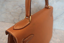 Load image into Gallery viewer, HERMES KELLY 28 Graine Couchevel leather Gold 〇X Engraving Shoulder bag 700070231