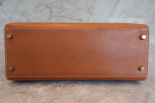 Load image into Gallery viewer, HERMES KELLY 28 Graine Couchevel leather Gold 〇X Engraving Shoulder bag 700070231