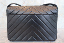 画像をギャラリービューアに読み込む, CHANEL/シャネル Vステッチショルダーバッグ ラムスキン ブラック/ゴールド金具 ショルダーバッグ 700100118