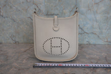 将图片加载到图库查看器,HERMES EVELYNE TPM Clemence leather Beton A刻印 Shoulder bag 800050019