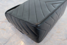 画像をギャラリービューアに読み込む, CHANEL/シャネル Vステッチショルダーバッグ ラムスキン ブラック/ゴールド金具 ショルダーバッグ 700100118