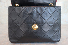 Load image into Gallery viewer, CHANEL Mini Matelasse By color chain shoulder bag Lambskin Black/Red/Gold hadware Shoulder bag 800060112