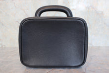 Load image into Gallery viewer, CHANEL CC mark Vanity Caviar skin Black/Gold hardware Vanity 800090211