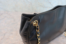 将图片加载到图库查看器,CHANEL/香奈儿 CF 链条 托特包 羊皮 Black/Gold hadware(黒色/金色金属) 托特包 800060221