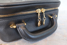 Load image into Gallery viewer, CHANEL CC mark Vanity Caviar skin Black/Gold hardware Vanity 800090211