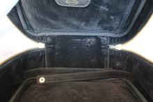Load image into Gallery viewer, CHANEL CC mark Vanity Caviar skin Black/Gold hardware Vanity 800090211