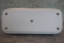 Load image into Gallery viewer, HERMES/BOLIDE 31 Clemence leather White □K Engraving Shoulder bag 800020101