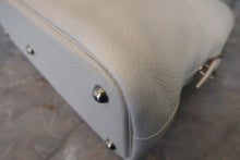 Load image into Gallery viewer, HERMES/BOLIDE 31 Clemence leather White □K Engraving Shoulder bag 800020101