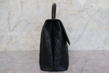 Load image into Gallery viewer, CHANEL Matelasse trapezoid hand bag Caviar skin Black/Silver hadware Hand bag 700110180