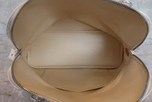 Load image into Gallery viewer, HERMES/BOLIDE 31 Clemence leather White □K Engraving Shoulder bag 800020101