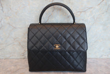 Load image into Gallery viewer, CHANEL Matelasse trapezoid hand bag Caviar skin Black/Gold hadware Hand bag 700090110
