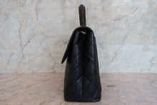 Load image into Gallery viewer, CHANEL Matelasse trapezoid hand bag Caviar skin Black/Gold hadware Hand bag 700090110