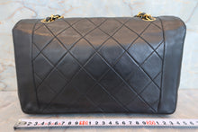 Load image into Gallery viewer, CHANEL  Matelasse chain shoulder bag Lambskin Black/Gold hadware Shoulder bag 700100125