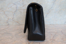 Load image into Gallery viewer, CHANEL  Matelasse chain shoulder bag Lambskin Black/Gold hadware Shoulder bag 700100125