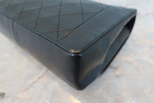 Load image into Gallery viewer, CHANEL  Matelasse chain shoulder bag Lambskin Black/Gold hadware Shoulder bag 700100125