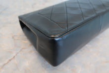 Load image into Gallery viewer, CHANEL  Matelasse chain shoulder bag Lambskin Black/Gold hadware Shoulder bag 700100125