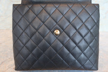 Load image into Gallery viewer, CHANEL Matelasse trapezoid hand bag Caviar skin Black/Gold hadware Hand bag 700090110