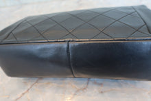 Load image into Gallery viewer, CHANEL  Matelasse chain shoulder bag Lambskin Black/Gold hadware Shoulder bag 700100125