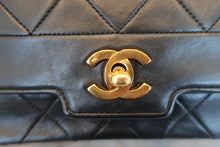 Load image into Gallery viewer, CHANEL  Matelasse chain shoulder bag Lambskin Black/Gold hadware Shoulder bag 700100125