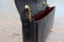 Load image into Gallery viewer, CHANEL  Matelasse chain shoulder bag Lambskin Black/Gold hadware Shoulder bag 700100125