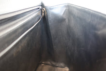 Load image into Gallery viewer, CHANEL Matelasse trapezoid hand bag Caviar skin Black/Gold hadware Hand bag 700090110