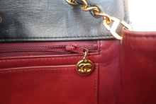 Load image into Gallery viewer, CHANEL  Matelasse chain shoulder bag Lambskin Black/Gold hadware Shoulder bag 700100125